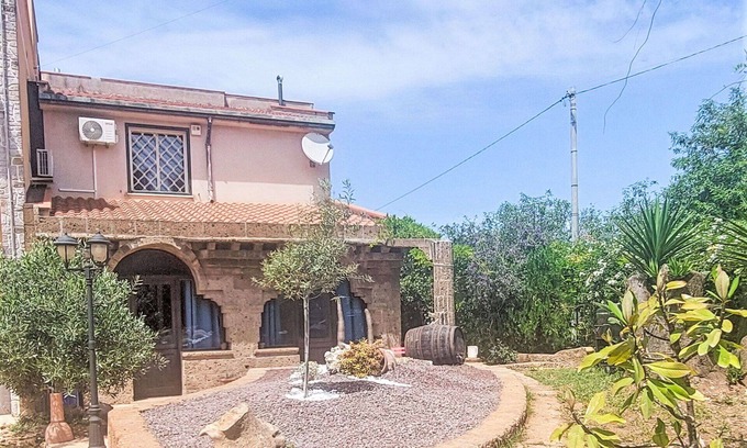 Misilmeri House | Beautiful villa for 10 guests with WIFI, private pool, A/C, TV, terrace, pets allowed and parking