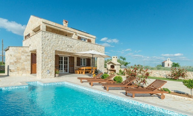 Privlaka Cabin | Beautiful villa in Privlaka with heated swimming pool