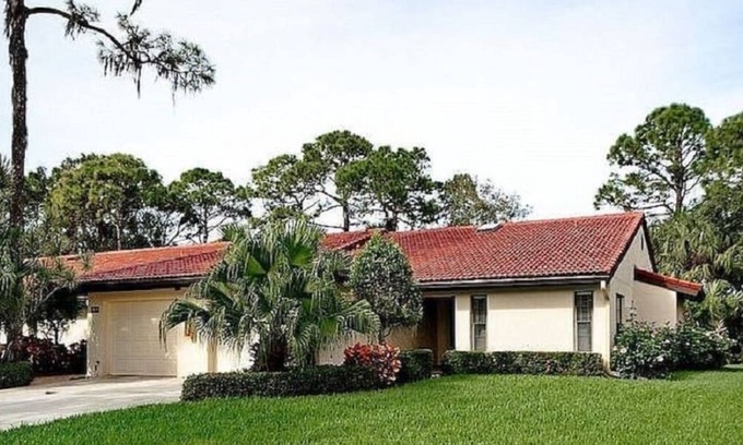 Sarasota House | Beautiful Villa in Private Resort-Style Community