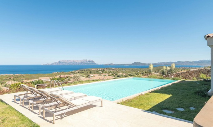 Golfo Aranci Villa | Beautiful Villa "Martina" with Sea View, Pool & A/C