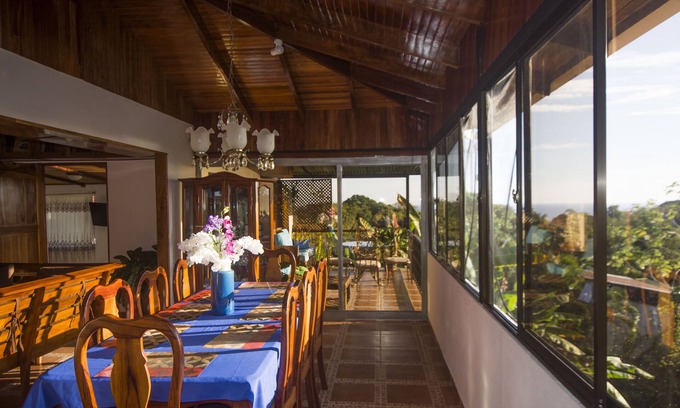 Manuel Antonio Villa | Beautiful Villa-Ocean/Sunset Views-Lots of Amenities-Great Location-Yacht Access