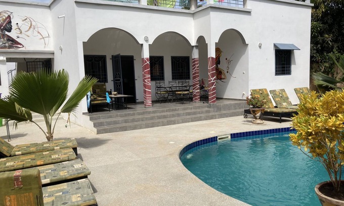 La Somone House | Beautiful Villa of European comfort ideally located near shops, beach etc.