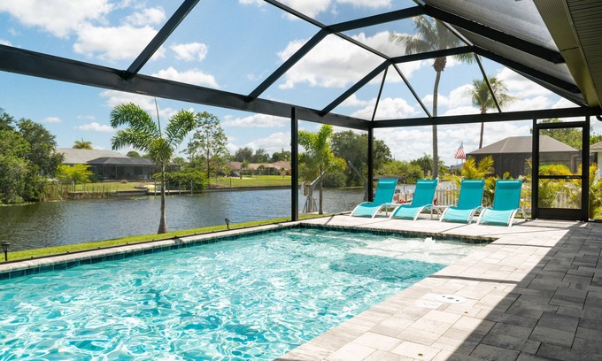 Burnt Store House | Beautiful Villa on a wide Freshwater Canal