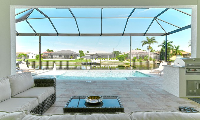 Pelican Villa | Beautiful Villa on a wide Gulf Access Canal