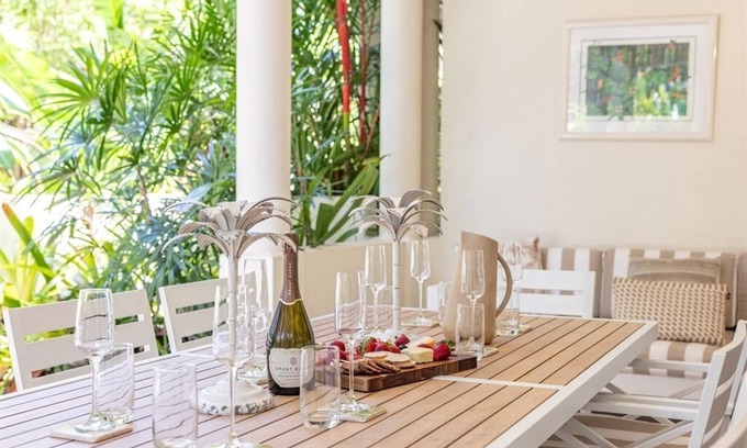 Port Douglas Villa | Beautiful Villa only steps away from the iconic Four Mile Beach. Perfect for families!
