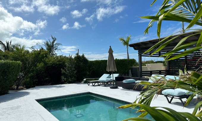 Grace Bay Hills Villa | Beautiful villa West with pool- 5 minutes to Gracebay beach