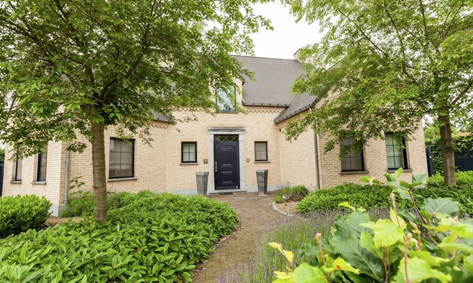 Heers Villa | Beautiful Villa with Sauna & Hot Tub in the Region Haspengouw