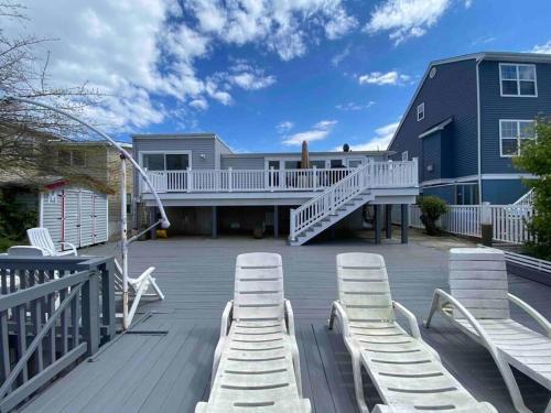 Beach Haven West House | Beautiful Waterfront Ranch for 8