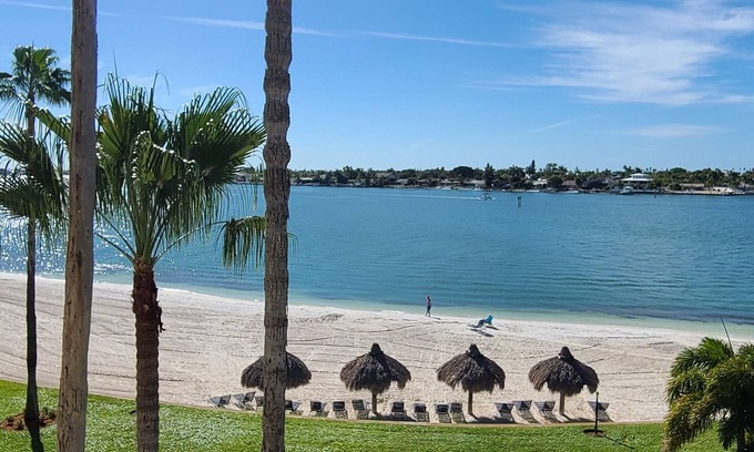 St. Petersburg Condo | Beautiful Waterfront Condo. Private Beach.