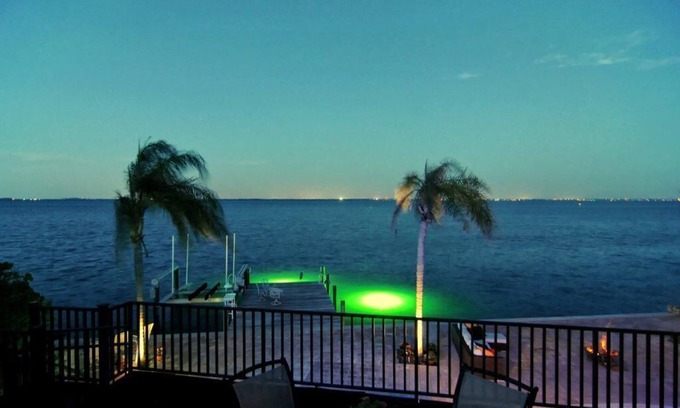 Longboat Key House | Beautiful Waterfront Estate! Private gated property. Deeded beach access.
