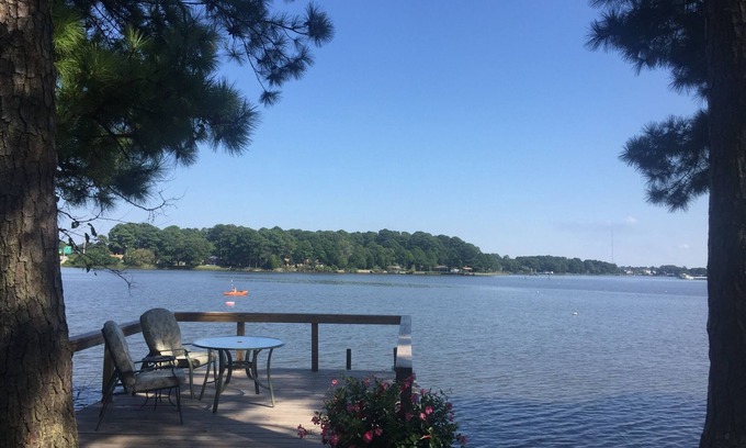 Norfolk - Virginia Beach Cottage | Beautiful Waterfront Cottage near Downtown Norfolk- A Peaceful Secluded Paradise