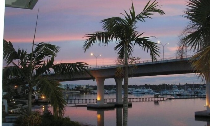 Stuart Condo | Beautiful Waterfront Condo with Boat Dockage in Stuart Florida