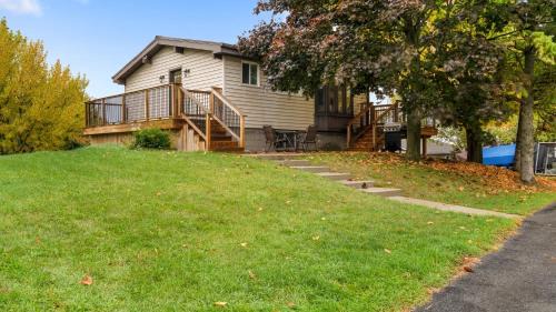 Greater Napanee House | Beautiful Waterfront Family Escape!