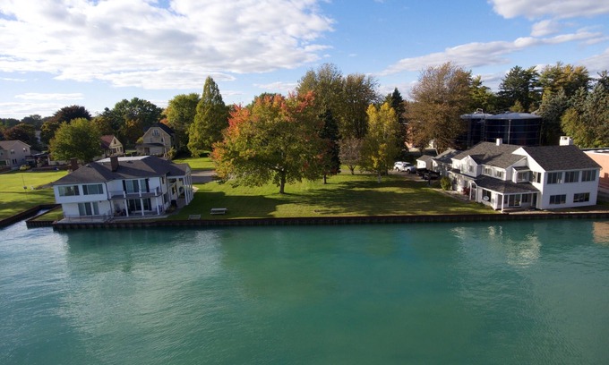 Algonac House | Beautiful Waterfront House Overlooking The St. Clair River