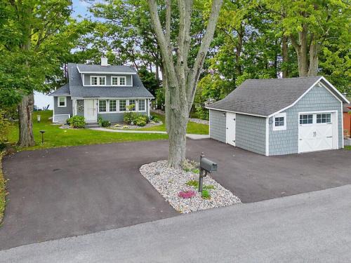 Town of Owasco Villa | Beautiful Waterfront House in Owasco Lake