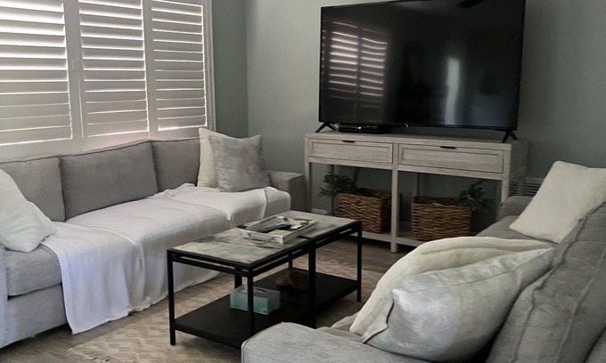 Homosassa House | Beautiful waterfront home with huge yard
