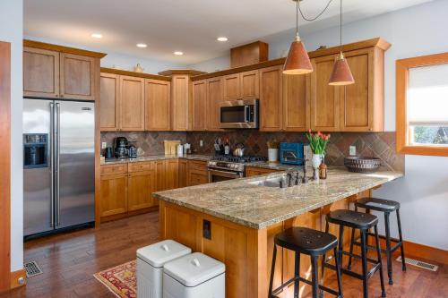 Eastsound House | Beautiful Waterviews, Pet-friendly, Close To Town