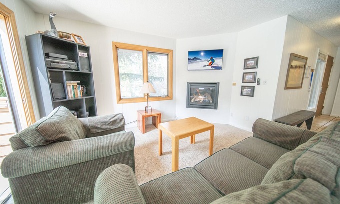 Mountain House Condo | Beautiful Winter Views, & a pool & hot tub onsite