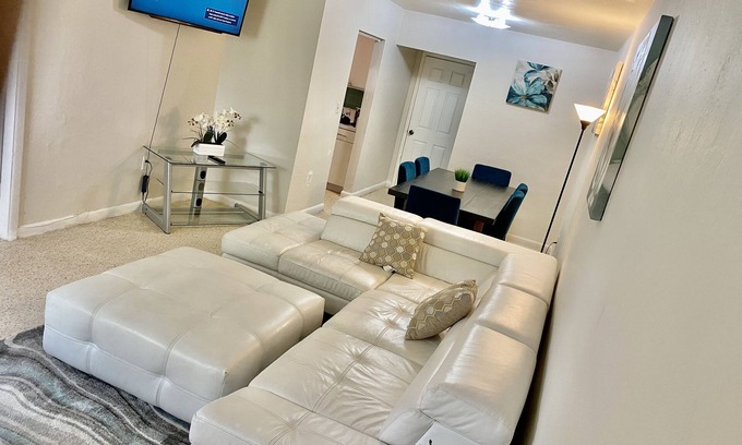 Wynwood Art District House | Beautiful Wynwood Duplex Home!