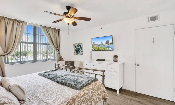 Aventura Condo | Beautiful Yacht Club at Aventura amazing Marina view -Parking included