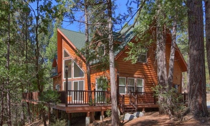North Wawona House | Beautiful Yosemite Retreat Overlooking Woods and Chilnualna Creek