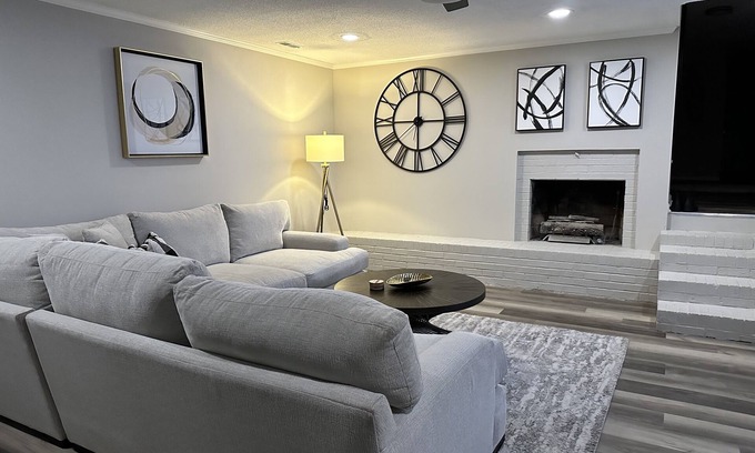 Chesapeake House | Beautifully appointed, spacious ranch style home located in Greenbrier!