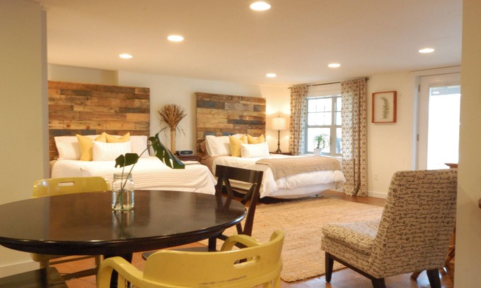 Licton Springs House | Beautifully Appointed Apt, Blocks to Green Lake available for monthly rental
