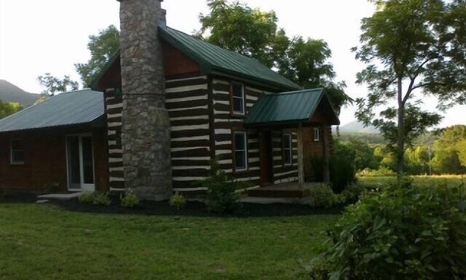 Luray Cabin | Beautifully appointed log cabin features mountain views, river, trails, WiFi