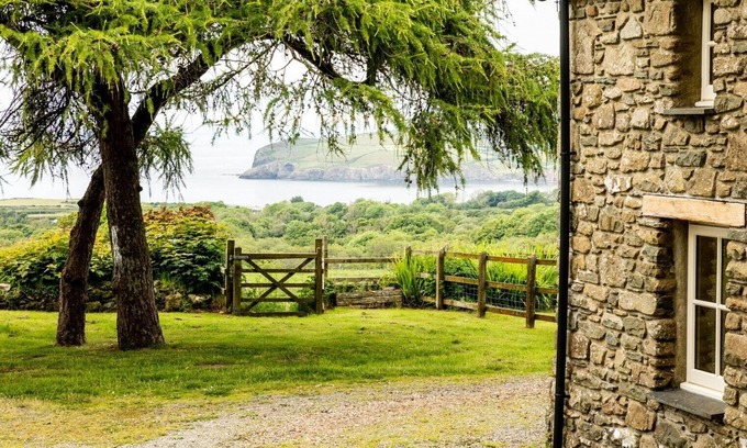 Newport House | Beautifully converted barn on Angel Mountain (Carn Ingli). Sea view & spectacular sunsets
