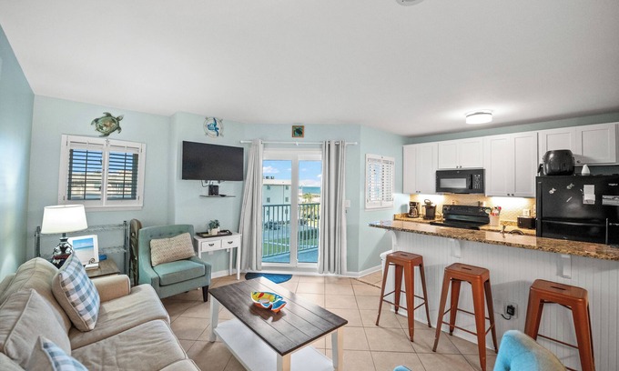Fort Morgan Condo | Beautifully decorated condo just steps away from the Kiva golf course!