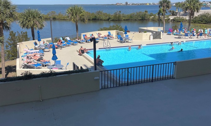 Hudson Condo | Beautifully decorated modern GULF FRONT CONDO Sleeps 4 Hudson, FL
