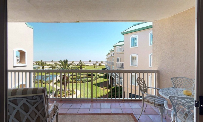 Saint Simons Island Condo | Beautifully decorated OCEANFRONT condominium!