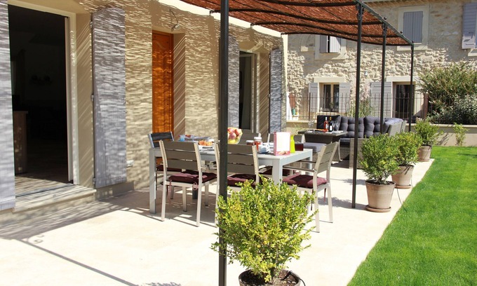 Taillades House | Beautifully furnished & equipped 3 Bedrooms/2 Bathrooms + pool, in the Luberon.