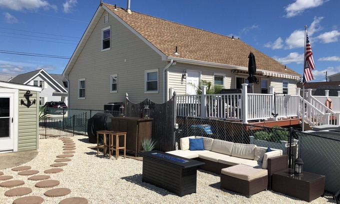 Beach Haven West House | Beautifully furnished waterfront property in Beach Haven West