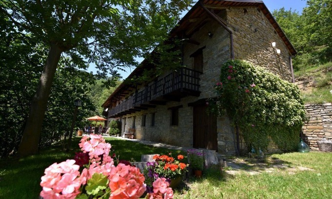 Mombarcaro House | Beautifully located holiday home with private pool
