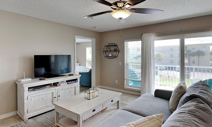 Navarre Beach Condo | Beautifully Redecorated Navarre Beach Condo - Just Steps Away from the Sand!