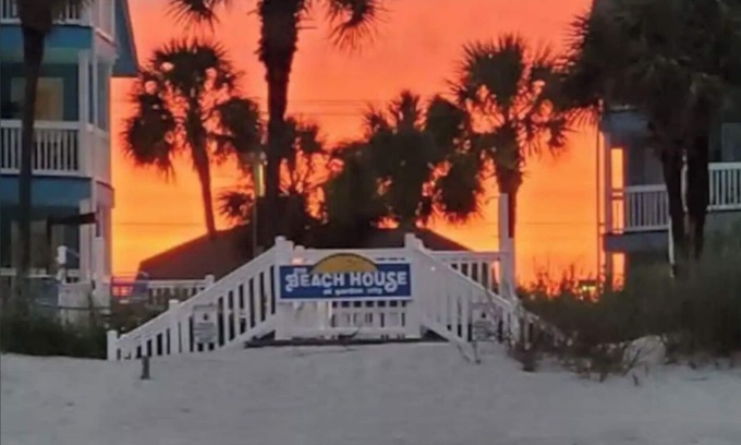 Garden City Condo | Beautifully relaxing condo on the ocean. Feet from the beach! Beachhouse 214