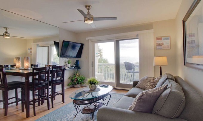 North Forest Beach Apartment | Beautifully remodeled one bedroom on the ocean, walk to Coligny Plaza--136 Breakers