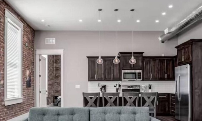 Smithville Apartment | Beautifully remodeled loft in the heart of Smithville, MO