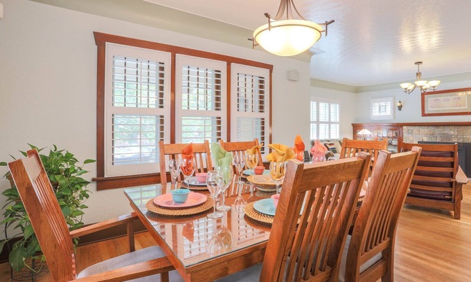 West Highland House | Beautifully remodeled Craftsman Bungalow- Close to Coors Field- Denver Highlands