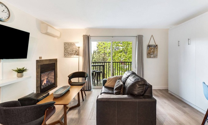 Orchard District Condo | Beautifully Remodeled top floor condo with two balconies, a fireplace and BBQ!