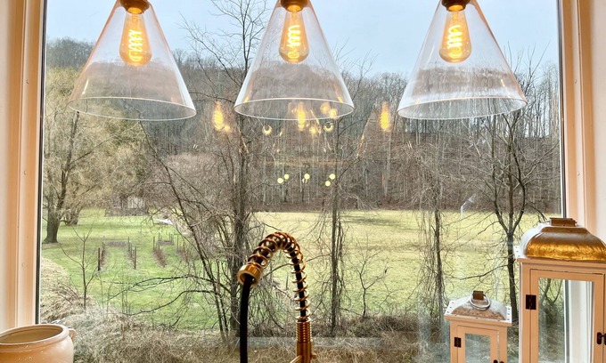 Zionville House | Beautifully remodeled cottage-w. Creek close to Downtown Boone & all activities