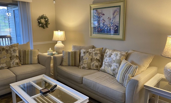 Table Rock Condo | Beautifully Remodeled WALK IN 1bed/1bath