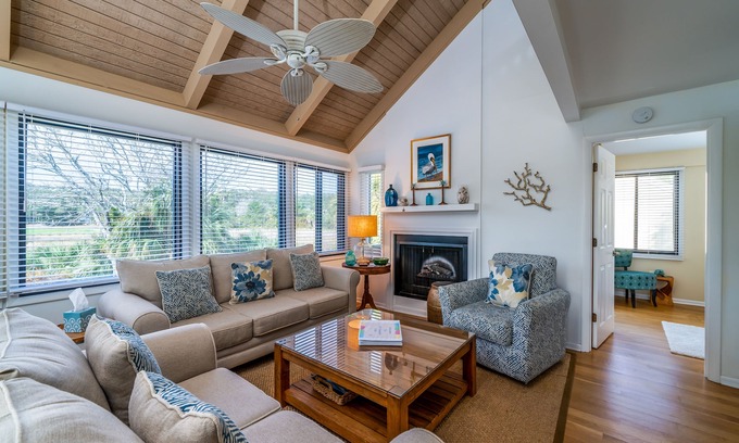 Sealoft Villas House | Beautifully renovated Sealoft Villa! Close to the Beach! Great Marsh Views! Amenity Cards!