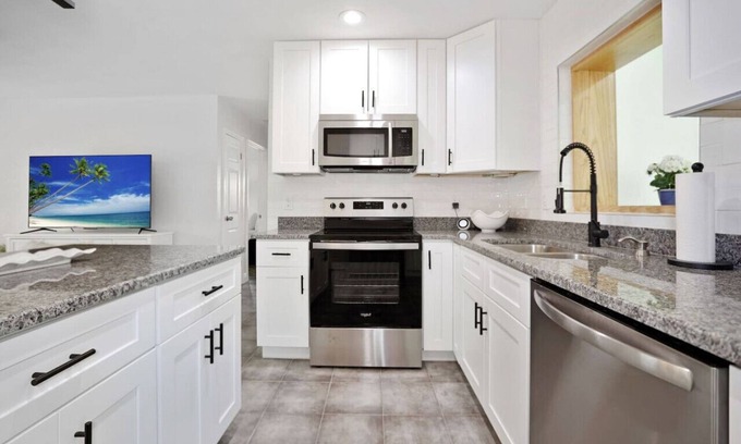 United Central House | Beautifully renovated 3BR 2BA.