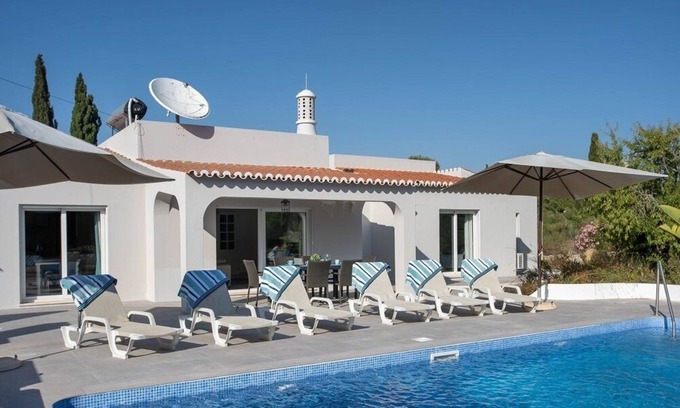 Carvoeiro House | Beautifully renovated three bedroom villa in walking distance from Carvoeiro