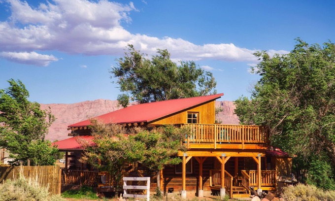 Marble Canyon Cabin | Beautifully restored cottage surrounded by Vermilion Cliffs