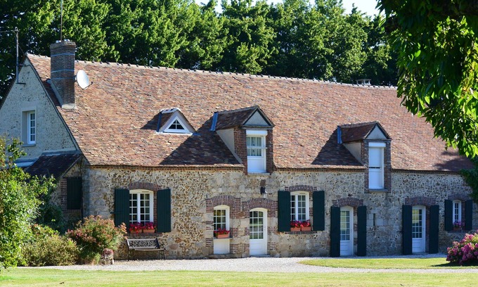 Courtenay House | Beautifully restored 18th century farmhouse - heated swimming pool - tennis