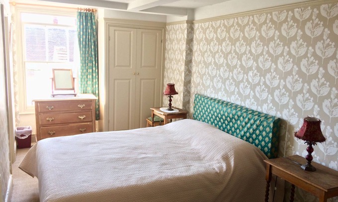 Ludwel Apartment | Beautifully restored studio flat in a Georgian house in the heart of Ludlow.