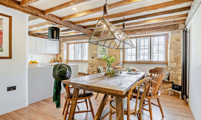 Chipping Campden Cottage | Beautifully Styled Dog Friendly - Butchers Flat